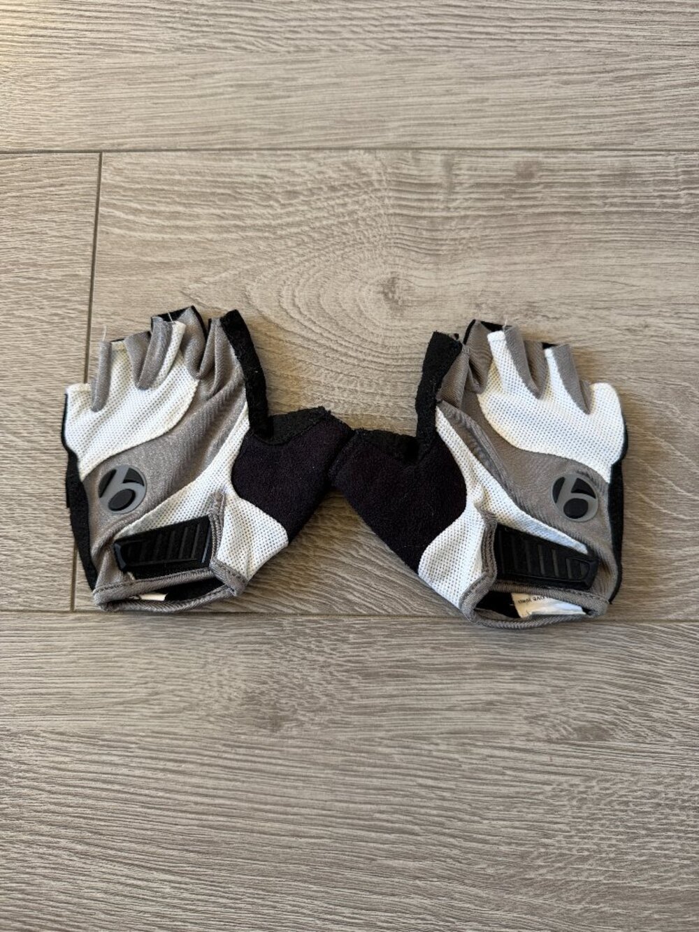 Bontrager Women's Body Geometry Grail Cycling Gloves Small inform